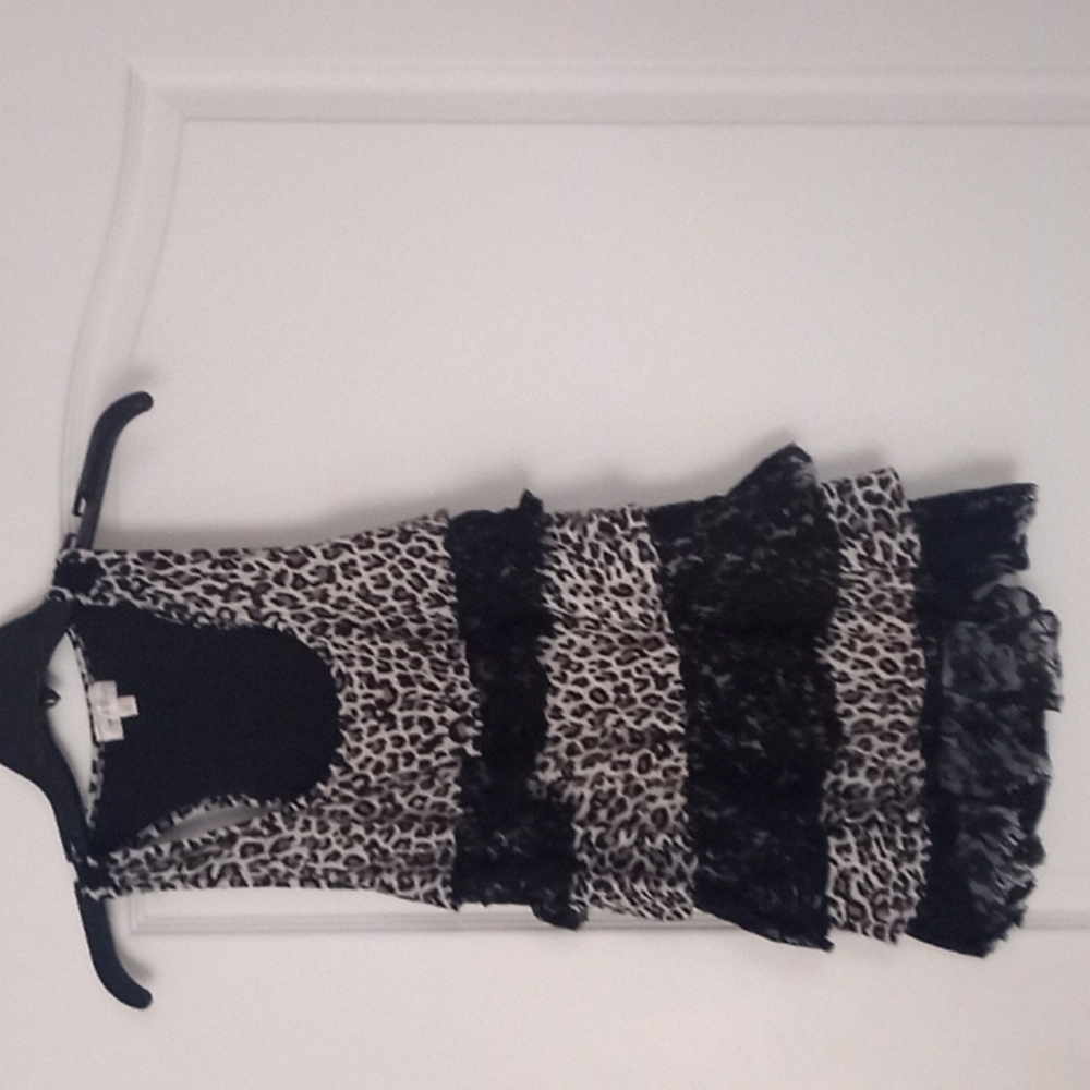 Cute leopard Black & White Ruffle Top Medium/Large